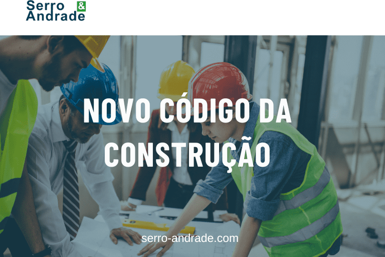 Trabalhadores reúnem-se para ver mapas de obras